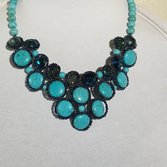 Turquoise bib necklace - Picture 8 of 8